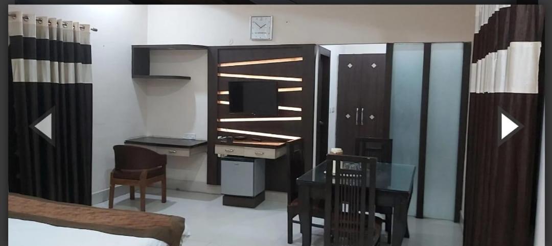 Hotel Soni International Khalilabad Esterno foto